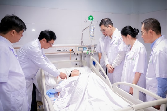 Bộ Y tế quyết định tặng Bằng khen cho 1 tập thể và 4 điều dưỡng dũng cảm bảo vệ bệnh nhân trong vụ tấn công ở Bệnh viện Sản Nhi Nghệ An