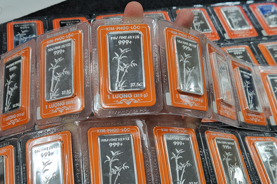 Giá bạc hôm nay 24/10/2025: Giá bạc tăng nhẹ rồi quay đầu giảm