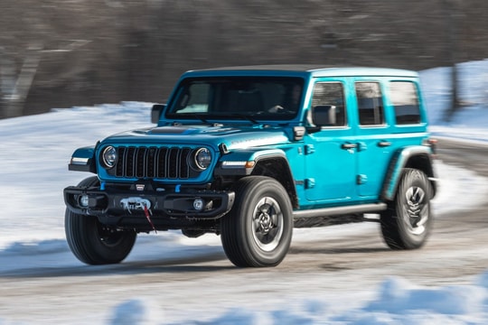 Jeep Wrangler 4xe 2023–2025 bị triệu hồi vì lỗi OTA
