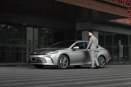 Toyota Camry HEV 2025: Đánh giá chi tiết và ưu đãi 50%