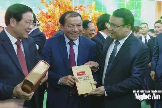 Khai mạc Hội chợ mùa Thu lần thứ nhất - 2025: Kết nối con người với sản xuất - kinh doanh