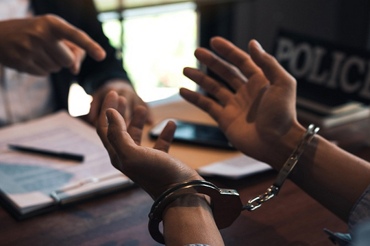 10 năm sau khi gây thương tích, người phạm tội có còn bị xử lý hình sự?