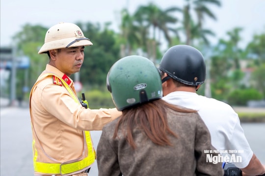 Công an Nghệ An xử lý hơn 800 vi phạm nồng độ cồn sau 1 tuần ra quân