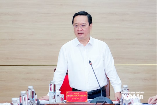 Bí thư Tỉnh ủy Nguyễn Đức Trung chủ trì cuộc họp Thường trực Tỉnh ủy