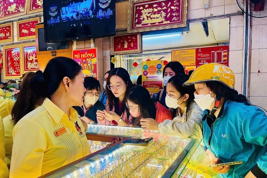 Hôm nay 27/10, giá vàng thay đổi 2 lần chỉ trong buổi sáng