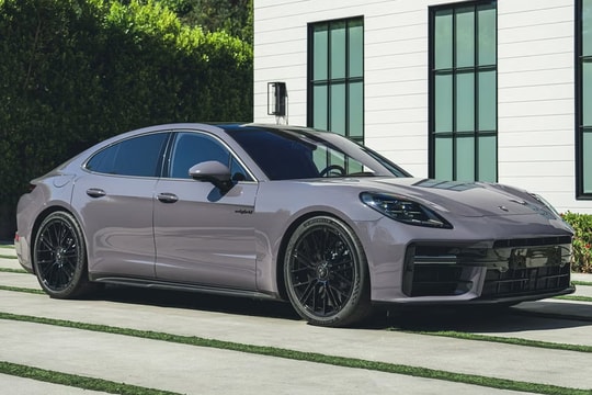 Porsche điều chỉnh chiến lược EV, lợi nhuận giảm 99%