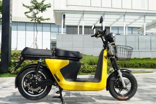 Selex Camel 2: Kháng nước 1 m, chạy 150 km mỗi lần sạc