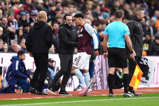 Jadon Sancho vào phút 29 rồi rời sân phút 74 trước Man City