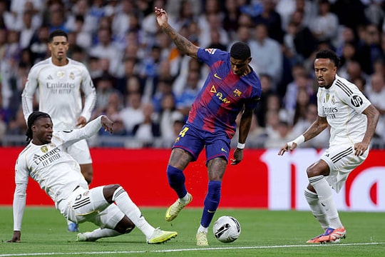 Rashford kiến tạo, Barcelona thua Real Madrid 1-2