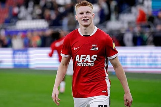 Chelsea cạnh tranh Real Madrid trong thương vụ Kees Smit