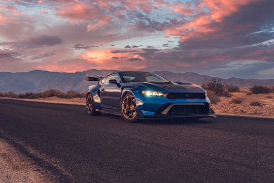 Ferrari 812 Superfast dẫn đầu nhóm FR-RWD nhanh nhất