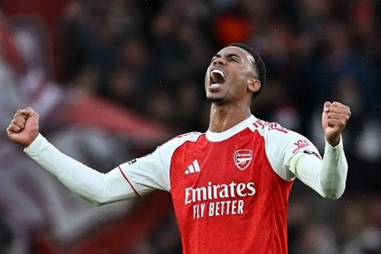 Arsenal công thủ toàn diện, hơn Bournemouth 4 điểm