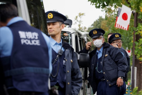 Ông Trump tới Nhật Bản, 'làm nóng' trước thềm thượng đỉnh then chốt với ông Tập Cận Bình