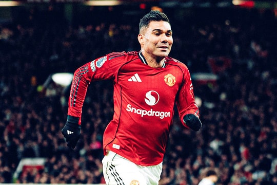 Rio Ferdinand đáp trả Carragher, bảo vệ Casemiro ở MU