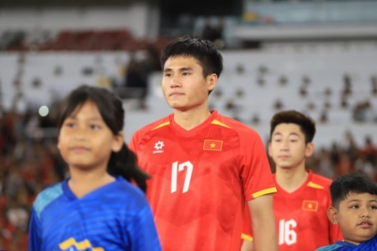 Phi Hoàng ghi bàn giúp Đà Nẵng hòa Nam Định 1-1 ở vòng 8