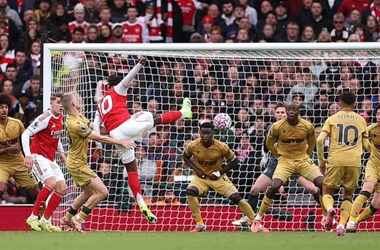 Arsenal dẫn đầu cuộc cách mạng bóng chết ở Ngoại hạng Anh