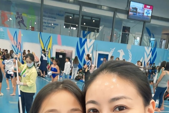 Hà Kiều Anh khoe con gái, Mỹ Tâm rạng rỡ ở tuổi 44