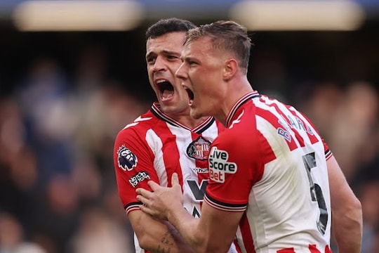 Sunderland hạ Chelsea 2-1, thắp hy vọng cho đội thăng hạng
