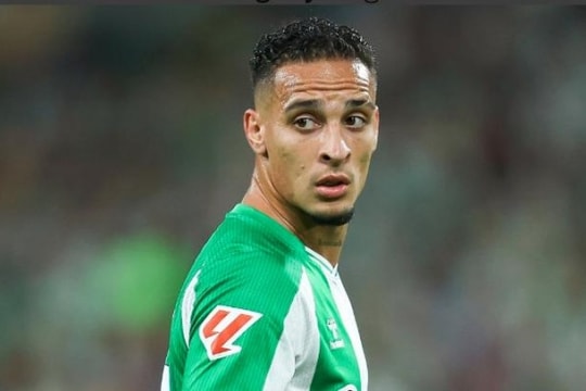 Atletico hạ Betis 2-0: Antony bị khóa, Simeone mốc 20