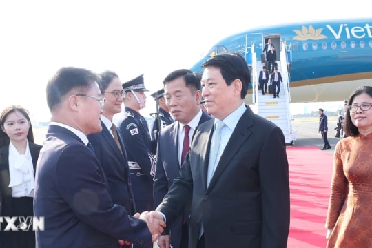Chủ tịch nước Lương Cường đến Hàn Quốc, bắt đầu chương trình dự APEC 2025