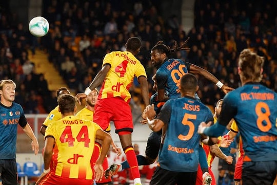 Anguissa đánh đầu cứu nguy, Napoli thắng 1-0 tại Lecce