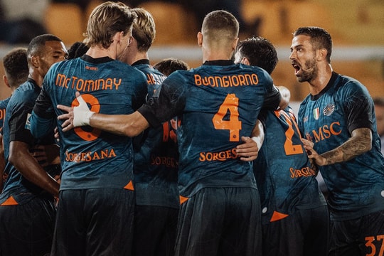 Hojlund tái xuất, Napoli thắng nhọc giữ ngôi đầu Serie A