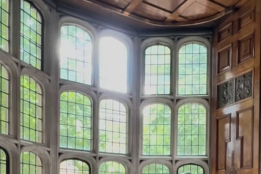 Tiên Nguyễn hé lộ ảnh cưới lãng mạn tại biệt thự cổ London