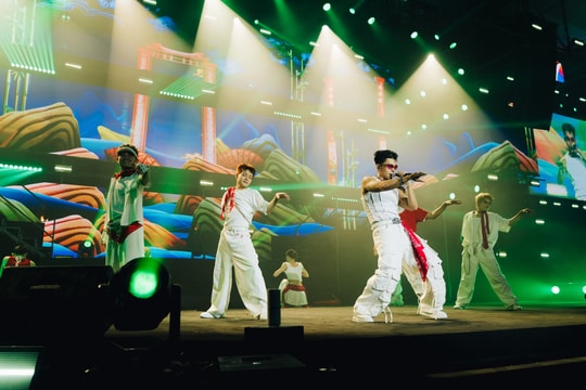 Đêm nhạc vì vùng lũ: NSND Tự Long vội về Hà Nội sau khi diễn