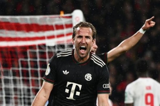 Bayern Munich thắng Cologne 4-1, lập kỷ lục 14 trận đầu mùa