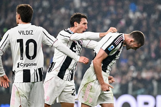 Juventus 3-1 Udinese: Vlahovic, Yildiz giải hạn 9 trận