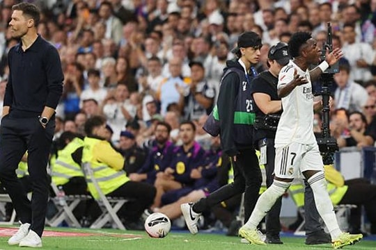 Vinicius xin lỗi, Xabi Alonso muốn Real khép lại vụ việc