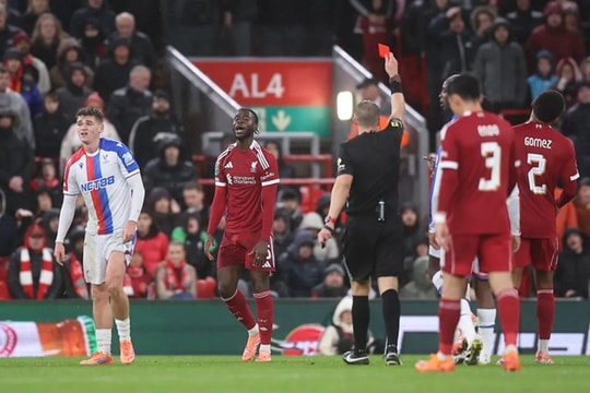 Liverpool thua Crystal Palace 0-3 tại Anfield, chạm mốc 91 năm