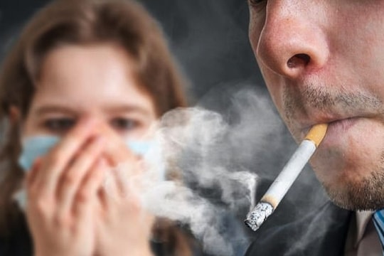 Đừng để khói thuốc đầu độc người thân trong chính ngôi nhà mình