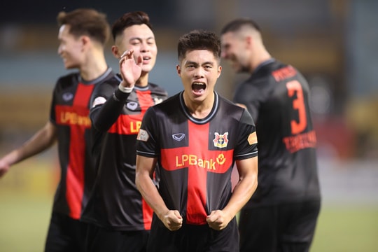 Madam Pang đến Đại sứ quán Việt Nam tại Thái Lan để xin lỗi; Con trai Ronaldo ra mắt U16 Bồ Đào Nha; Haaland sẽ rời Man City; Malaysia bị xử thua đến 5 trận?