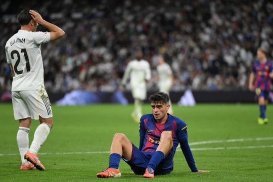 Barcelona khủng hoảng chấn thương, Flick đổi chiến lược