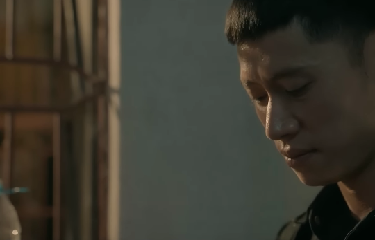 Cách em 1 milimet tập 18: Thư gửi tin nhắn, Đức bị lộ diện