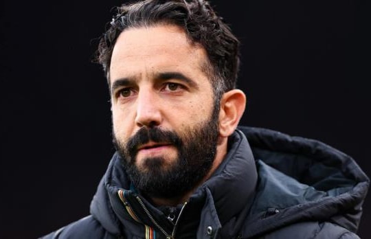 Amorim đáp Dyche về 4-4-2, giữ 3-4-3 tại Man United