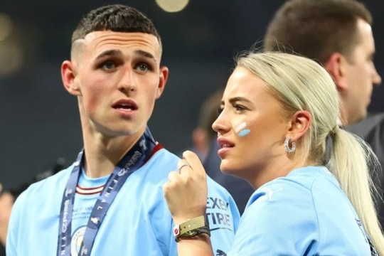 Man City, Foden nhờ luật sư trước tin giả tấn công gia đình