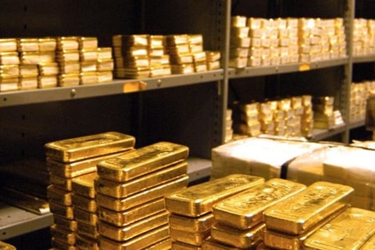 Ngân hàng dự báo giá vàng đạt đỉnh vào năm 2026, giảm vào năm 2027