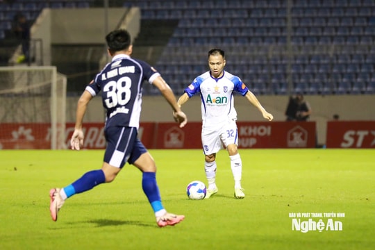 Khắc Ngọc chia sẻ khi Sông Lam Nghệ An đánh rơi chiến thắng ở phút cuối