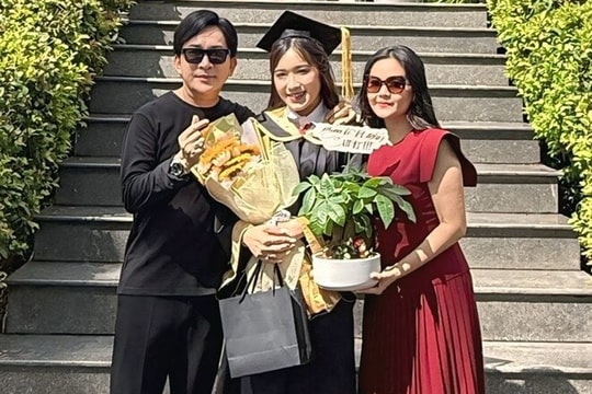 Kim Tử Long và vợ Trinh Trinh mừng con gái tốt nghiệp đại học