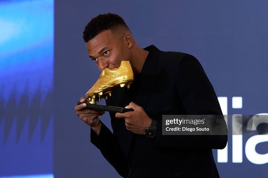 Bị VAR từ chối bàn thắng, CAHN vẫn đánh bại PVF-CAND; Mbappe nhận Chiếc giày vàng