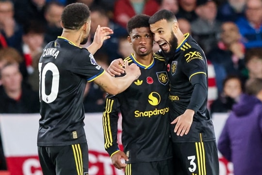 Man United hòa 2-2 Forest: Casemiro tỏa sáng, Mainoo bị gạt