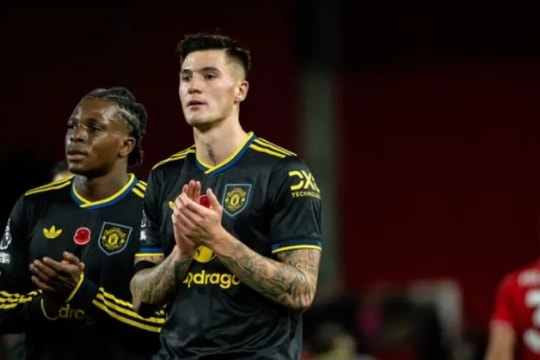 Gary Neville chê Sesko: 11 trận, 2 bàn cho Man United