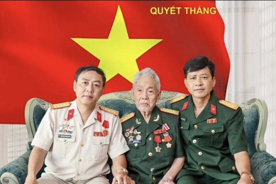 Sao nhập ngũ: Tiết lộ gia thế quân nhân của Chi Pu, Hậu Hoàng