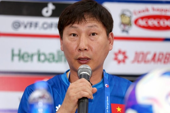 Kim Sang-sik đổi văn hóa tập luyện tuyển Việt Nam
