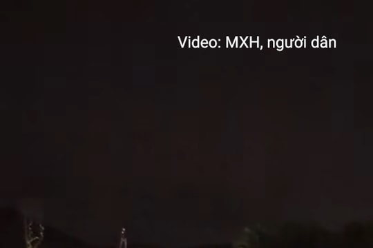 Lũ cuồn cuộn về trong đêm, 3 người bị cuốn trôi