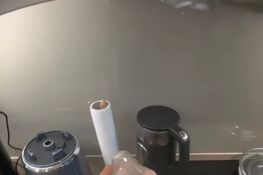 H'Hen Niê chính thức xin lỗi sau khủng hoảng 'cà phê sữa mẹ'