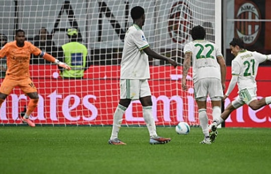 Roma thua Milan 0-1: Dybala hỏng penalty rồi chấn thương