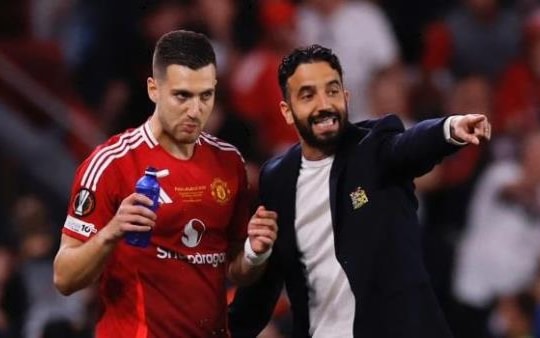 Dalot lặp lỗi, Man Utd hòa 2-2 tại City Ground của Forest